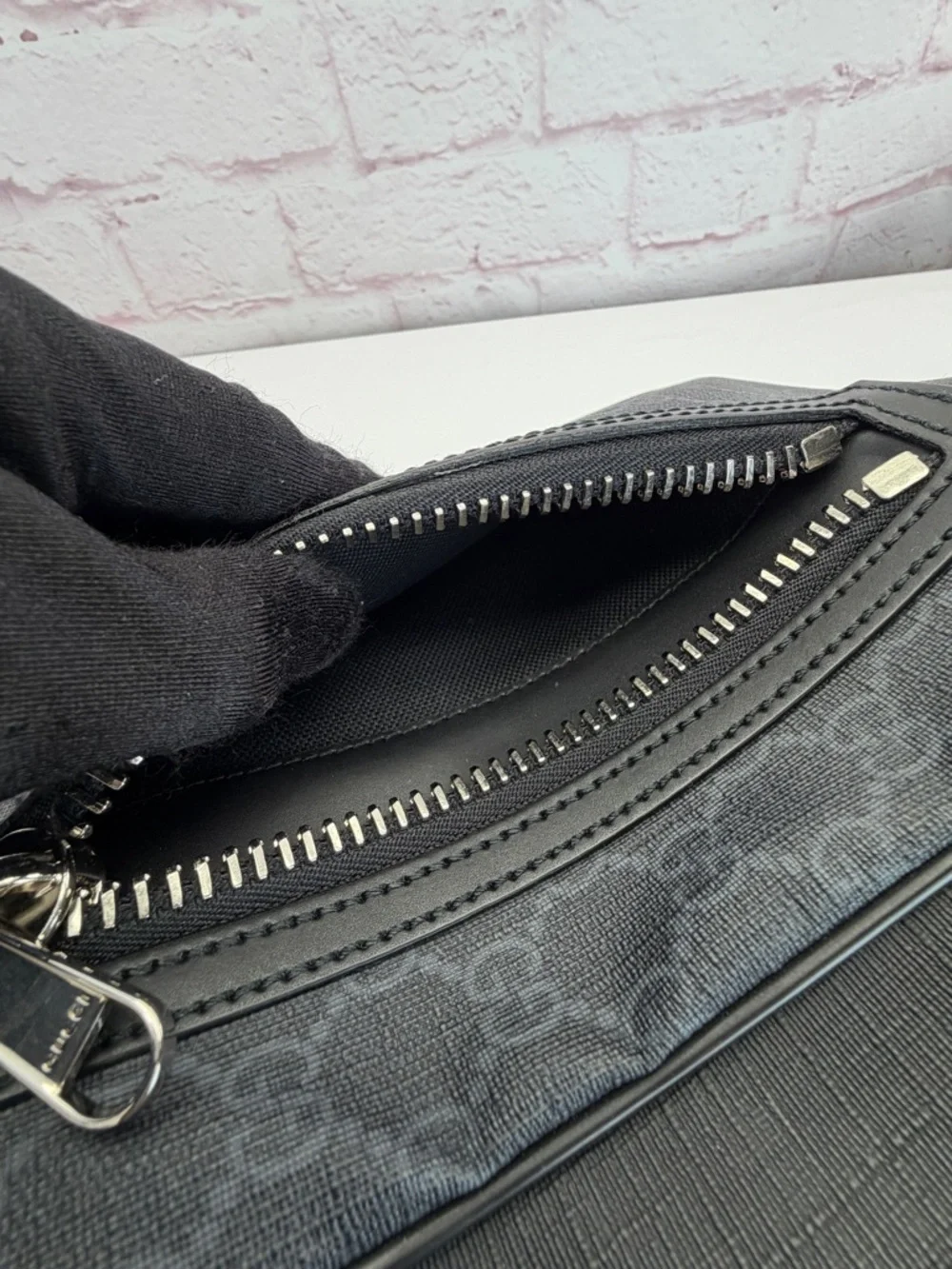 Authentic Gucci Men’s Web Supreme Gg Black Sling Bag
